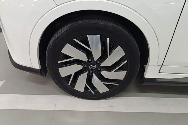 Used AION Trumpchi GE3 2018 530 Internet Enjoyment Version Left Front Wheel Hub