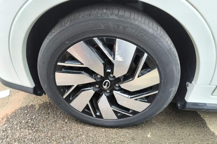 Used AION Trumpchi GE3 2018 530 Internet Enjoyment Version Left Front Wheel Hub