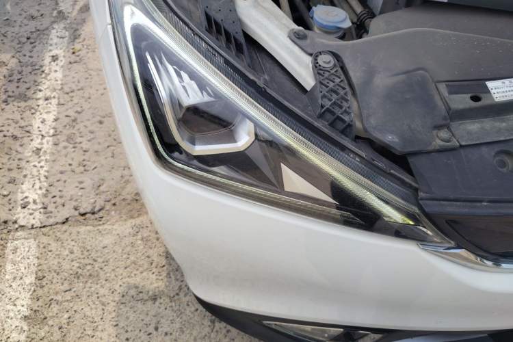 Used AION Trumpchi GE3 2018 530 Internet Enjoyment Version Right Front Headlight