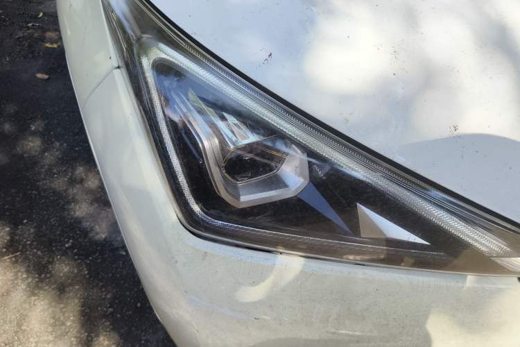 Used AION Trumpchi GE3 2018 530 Internet Premium Edition Right Front Headlight