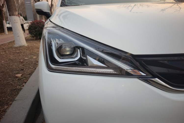 Used AION Trumpchi GE3 2018 530 Internet Enjoyment Version Right Front Headlight