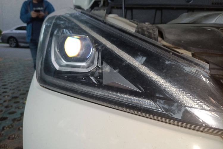 Used AION Trumpchi GE3 2018 530 Internet Enjoyment Version Right Front Headlight