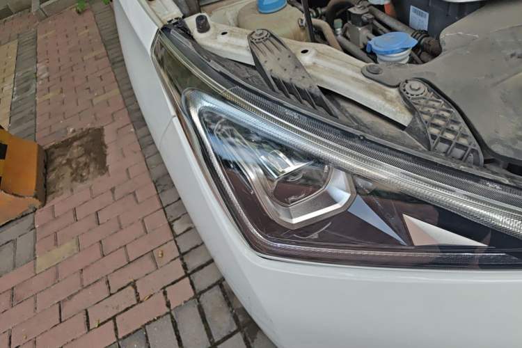Used AION Trumpchi GE3 2018 530 Internet Enjoyment Version Right Front Headlight