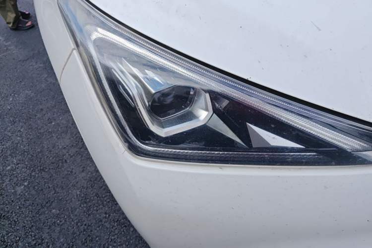 Used AION Trumpchi GE3 2018 530 Internet Enjoyment Version Right Front Headlight