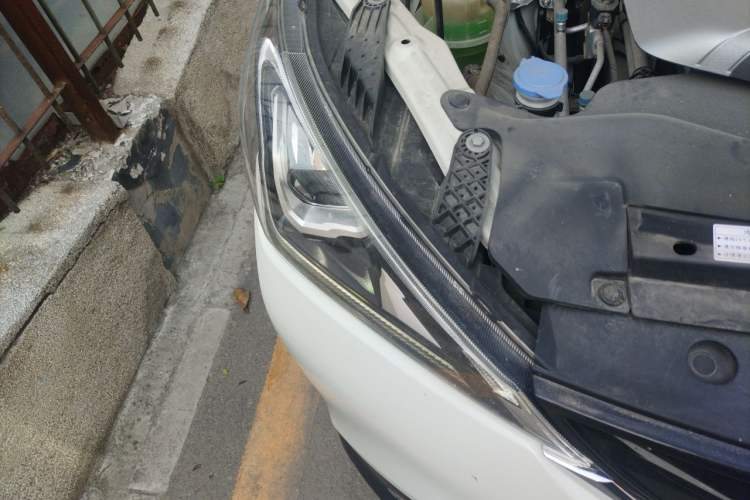 Used AION Trumpchi GE3 2018 530 Internet Enjoyment Version Right Front Headlight