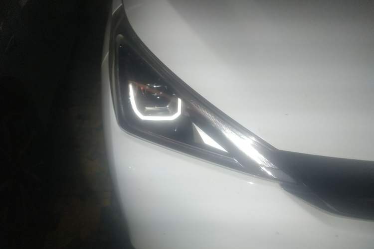 Used AION Trumpchi GE3 2018 530 Internet Enjoyment Version Right Front Headlight