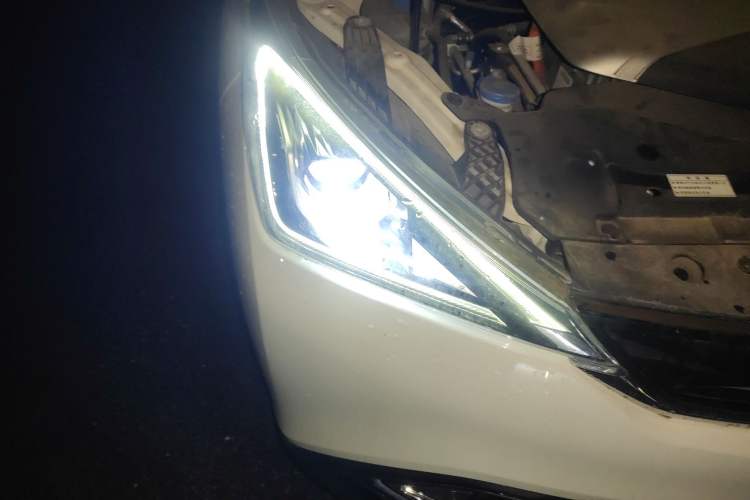 Used AION Trumpchi GE3 2018 530 Internet Premium Edition Right Front Headlight