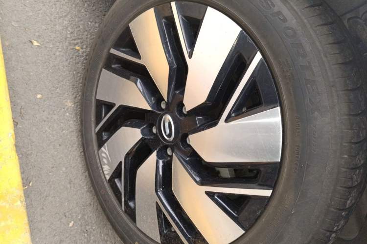 Used AION Trumpchi GE3 2018 530 Internet Enjoyment Version Right Front Wheel Hub