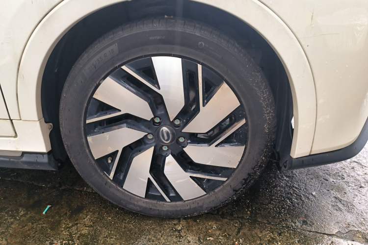 Used AION Trumpchi GE3 2018 530 Internet Premium Edition Right Front Wheel Hub