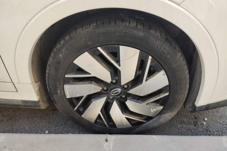Used AION Trumpchi GE3 2018 530 Internet Enjoyment Version Right Front Wheel Hub