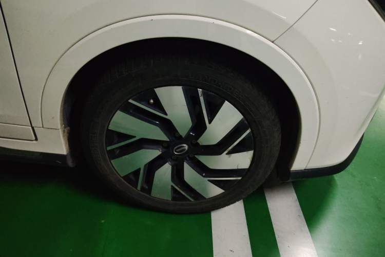 Used AION Trumpchi GE3 2018 530 Internet Premium Edition Right Front Wheel Hub