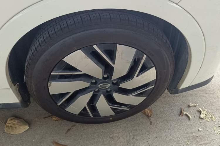 Used AION Trumpchi GE3 2018 530 Internet Enjoyment Version Right Front Wheel Hub