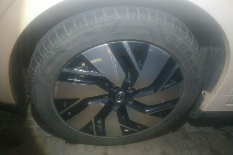 Used AION Trumpchi GE3 2018 530 Internet Enjoyment Version Right Front Wheel Hub
