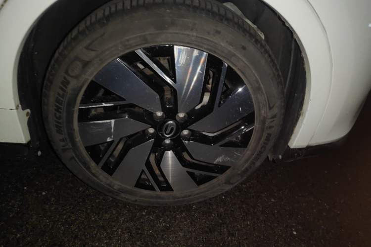 Used AION Trumpchi GE3 2018 530 Internet Premium Edition Right Front Wheel Hub