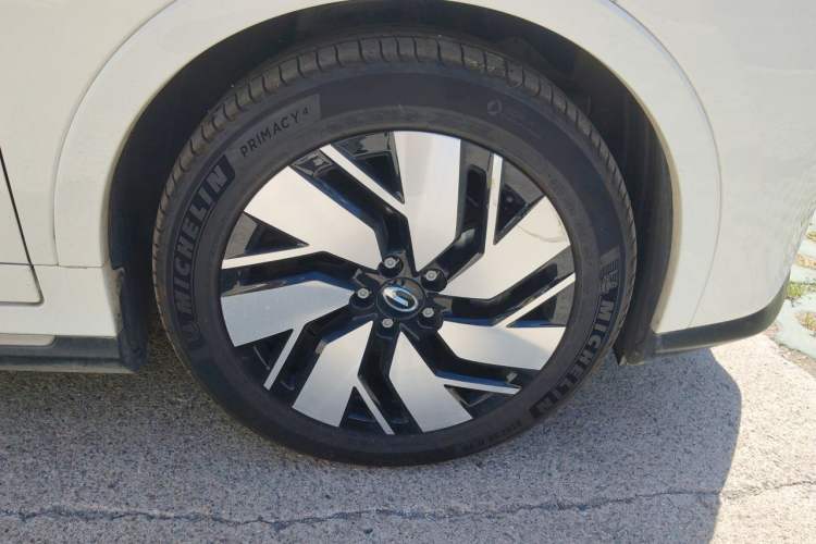 Used AION Trumpchi GE3 2018 530 Internet Enjoyment Version Right Front Wheel Hub