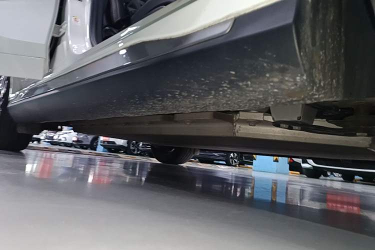 Used AION Trumpchi GE3 2018 530 Internet Enjoyment Version Right Side Sill