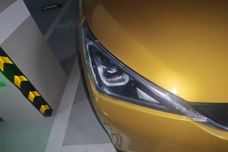 Used AION Trumpchi GE3 2018 530 Internet Enjoyment Version Right Front Headlight