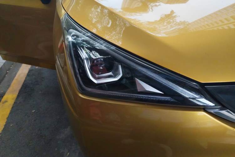 Used AION Trumpchi GE3 2018 530 Internet Premium Edition Right Front Headlight