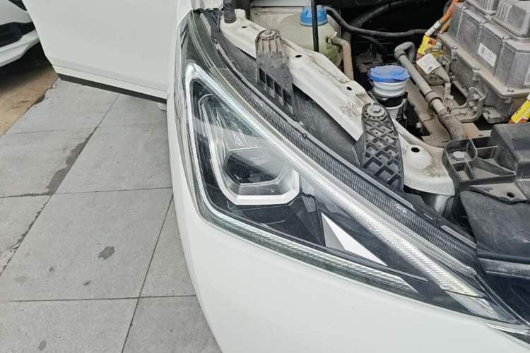 Used AION Trumpchi GE3 2020 530 Internet Enjoyment Edition Right Front Headlight
