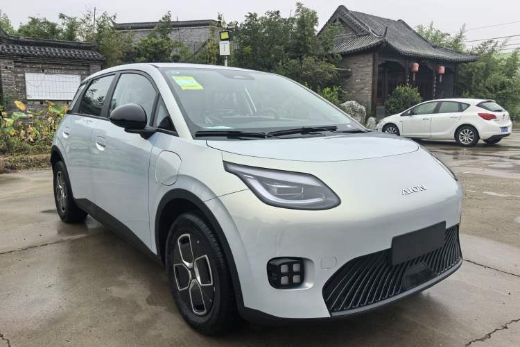 Used AION UT 2025 330 Starlight Edition Exterior 8