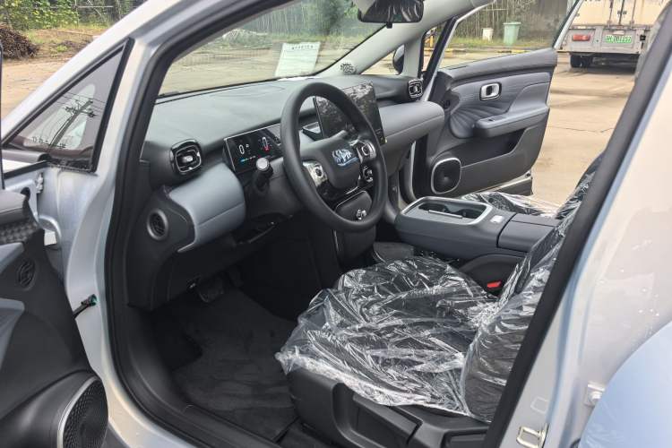 Used AION UT 2025 330 Starlight Edition Interior 1