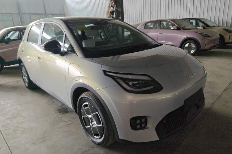 Used AION UT 2025 330 Starlight Edition Exterior 1