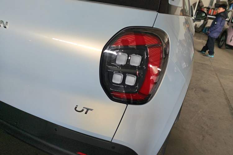 Used AION UT 2025 330 Starlight Edition Exterior 3