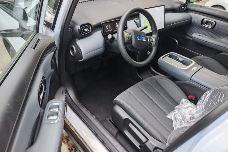 Used AION UT 2025 330 Starlight Edition Interior 4