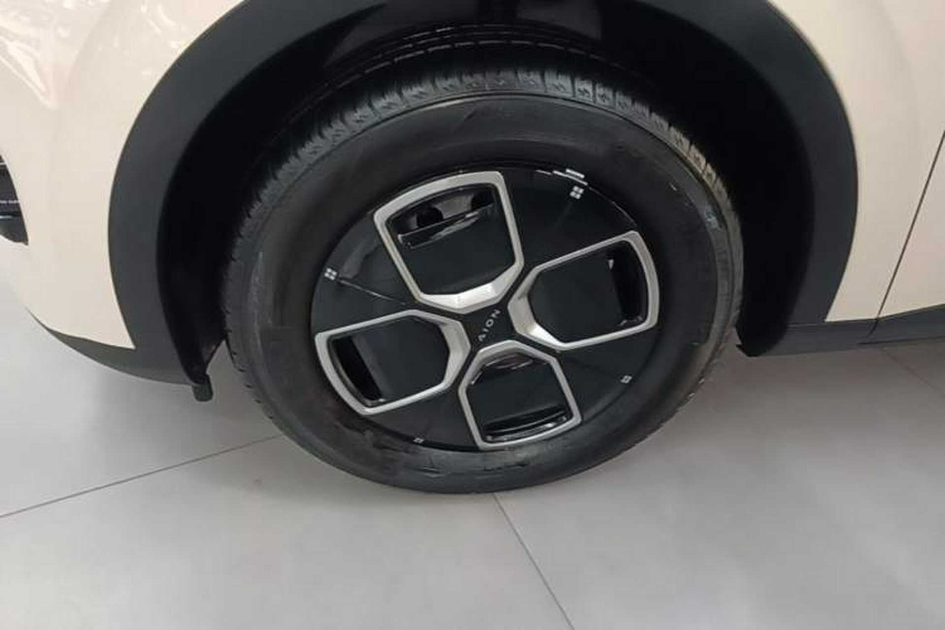 Used AION UT 2025 330 Starlight Edition Left Front Wheel Hub