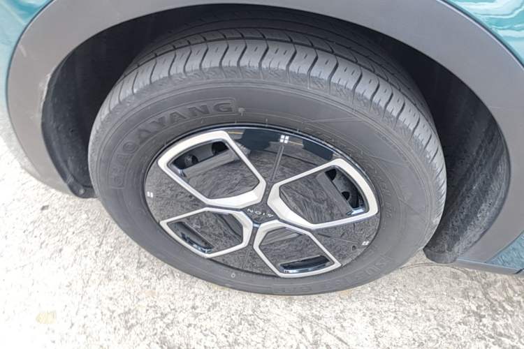 Used AION UT 2025 330 Intelligent Enjoyment Edition Left Front Wheel Hub