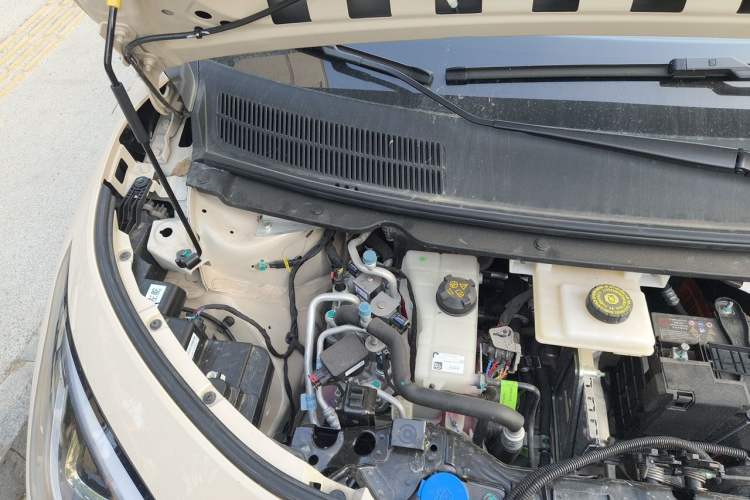 Used AION UT 2025 420 Smart Edition Engine Bay Right