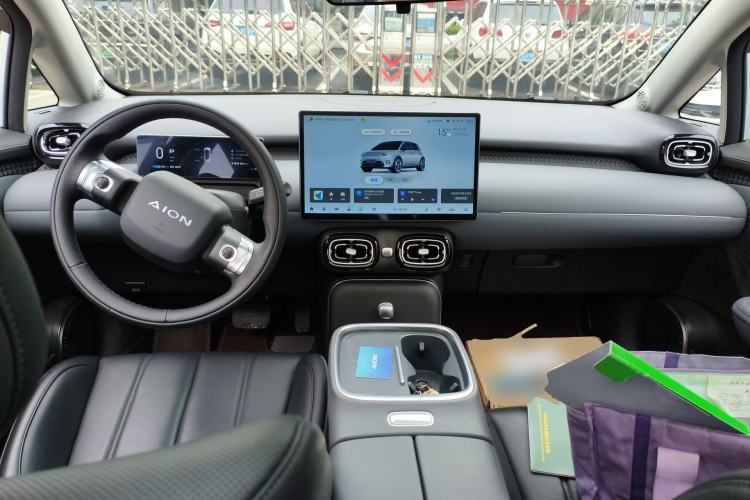 Used AION UT 2025 420 Prestige Edition Center Console