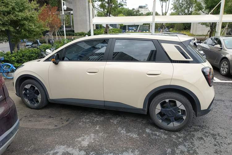 Used AION UT 2025 420 Prestige Edition Left Side