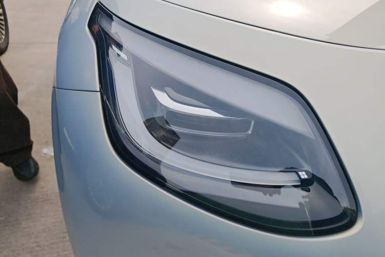 Used AION UT 2025 420 Intelligent Luxury Edition Right Front Headlight