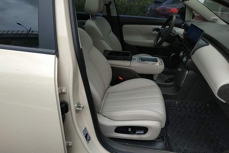 Used AION UT 2025 420 Prestige Edition Right Front Seat