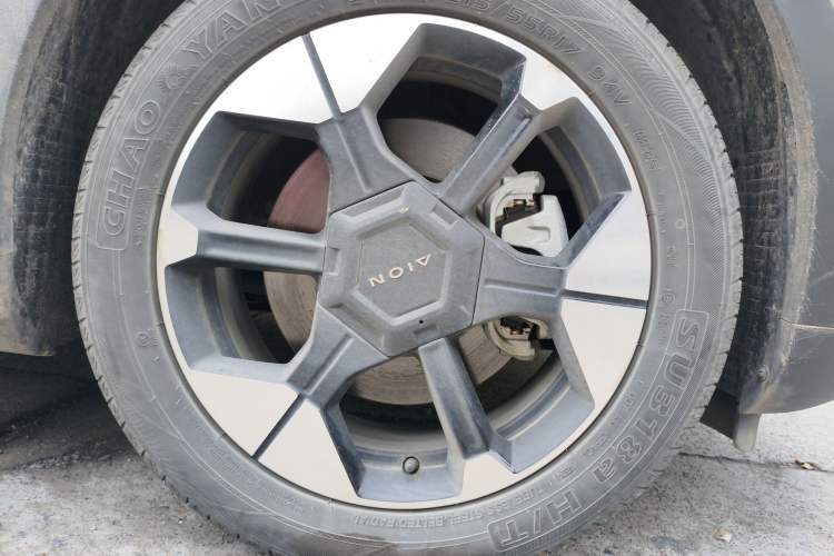 Used AION UT 2025 420 Prestige Edition Right Front Wheel Hub