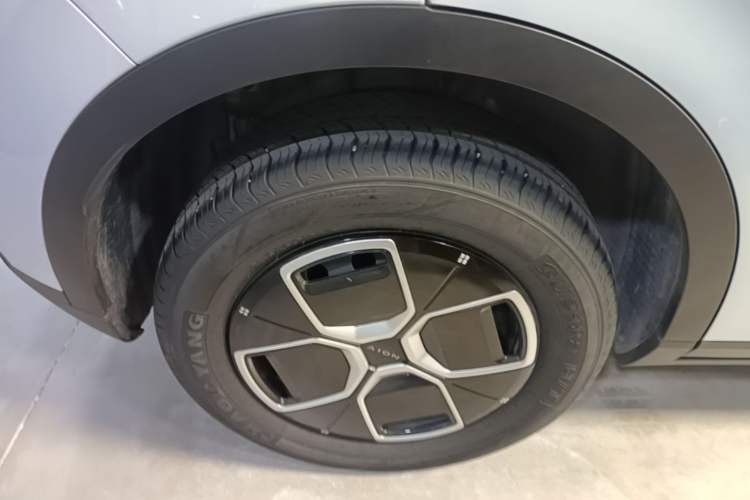 Used AION UT 2025 420 Smart Edition Right Rear Wheel Hub
