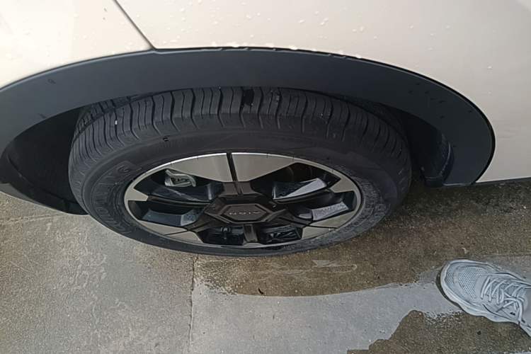 Used AION UT 2025 420 Prestige Edition Exterior 5