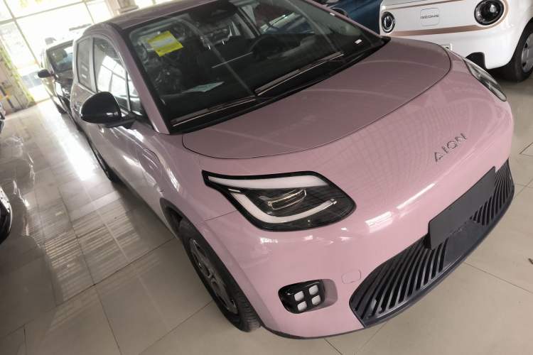 Used AION UT 2025 330 Starlight Edition Front Right 45 Deg