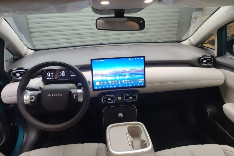 Used AION UT 2025 420 Prestige Edition Center Console