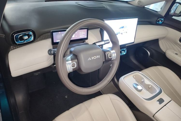 Used AION UT 2025 420 Prestige Edition Center Console