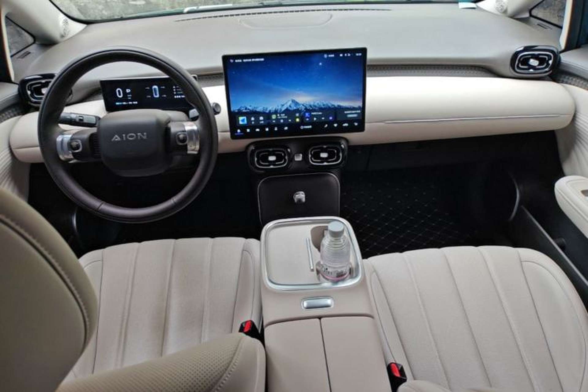 Used AION UT 2025 420 Prestige Edition Center Console