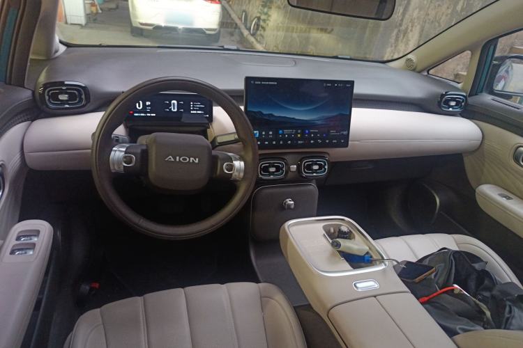 Used AION UT 2025 420 Prestige Edition Center Console