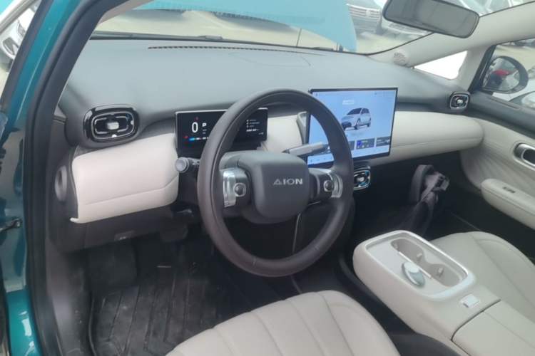 Used AION UT 2025 420 Prestige Edition Center Console