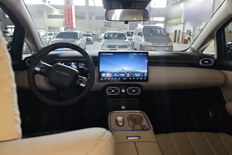 Used AION UT 2025 420 Prestige Edition Center Console