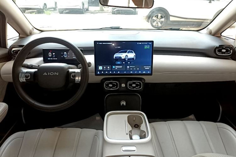 Used AION UT 2025 420 Prestige Edition Center Console