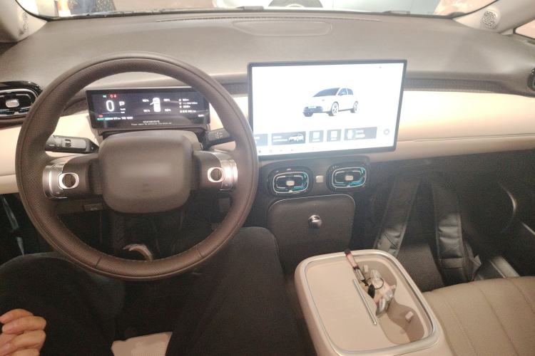 Used AION UT 2025 420 Prestige Edition Center Console
