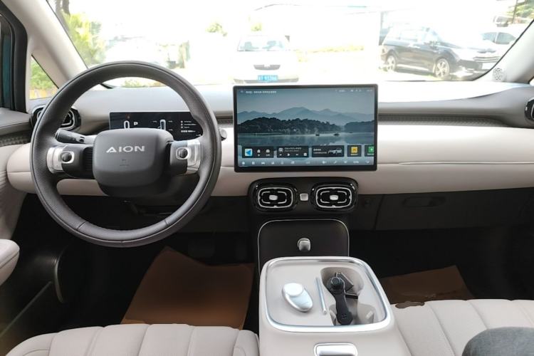 Used AION UT 2025 420 Prestige Edition Center Console