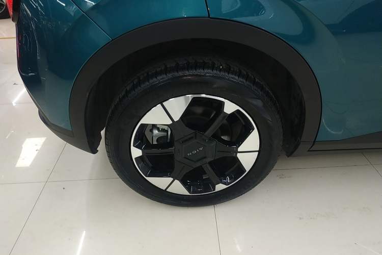 Used AION UT 2025 420 Prestige Edition Exterior 5