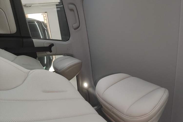 Used AION UT 2025 420 Prestige Edition Headliner